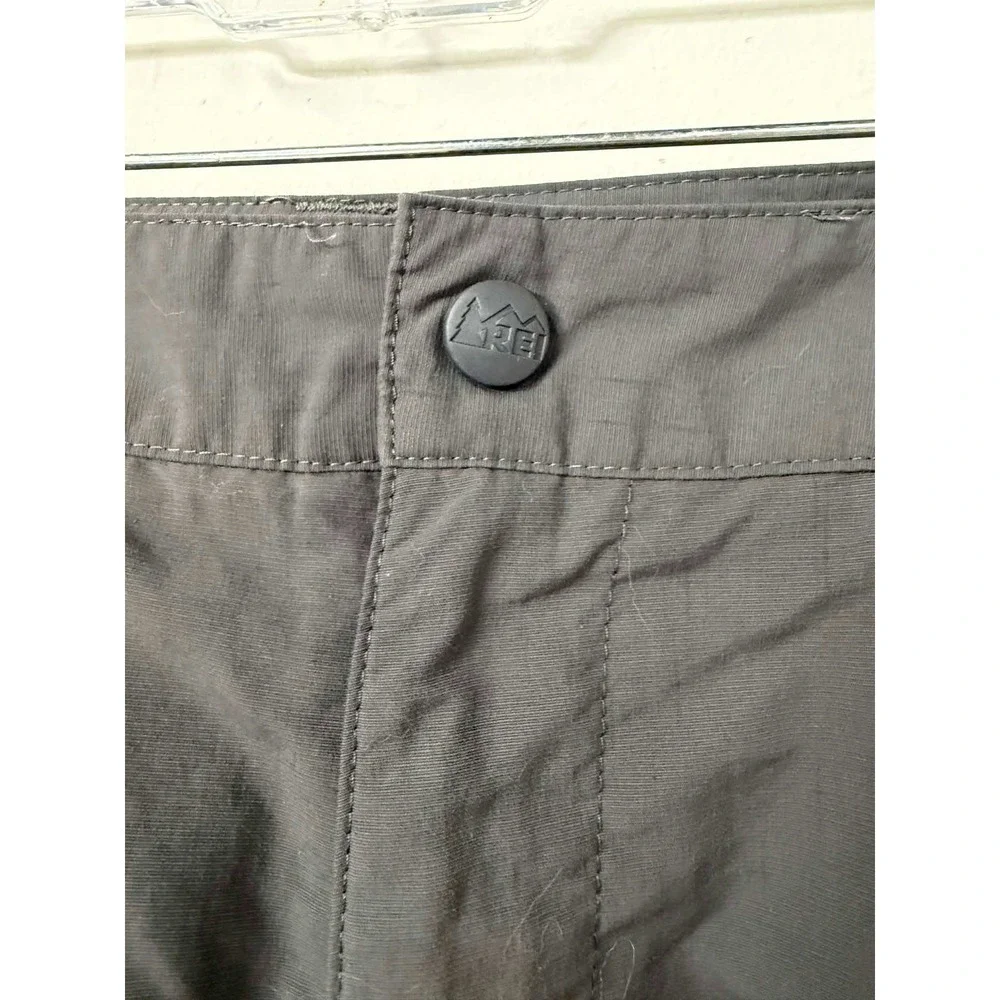 REI Co-op Women's Size 6 Cargo Shorts Grey Nylon Hiking Outdoor (Tag‎ 6) RN37249